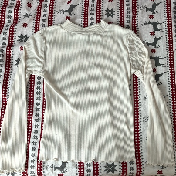 Old navy stripped turtle neck. - Picture 2 of 3